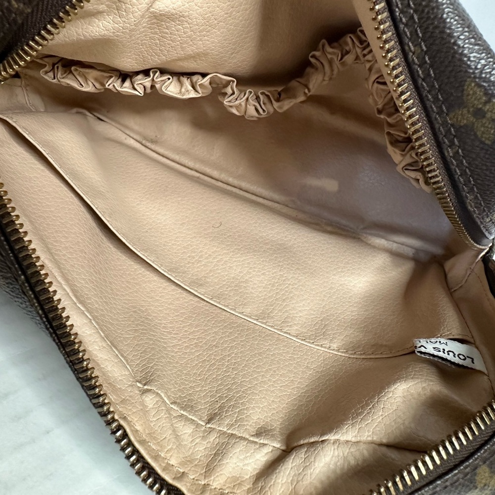 Louis Vuitton Cosmetic Pouch Trousse Toilette 23 - Picture 4 of 12